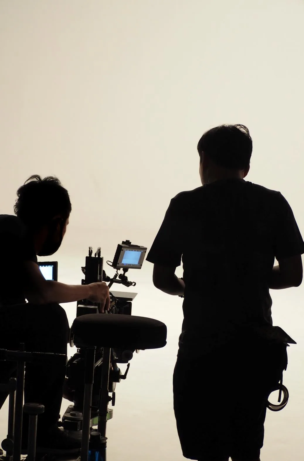 WEB-behind-the-scenes-of-silhouette-working-people-tha-2022-10-27-21-10-20-utc